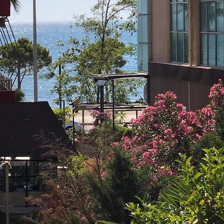 Lungomare Apartment Вльора Екстер'єр фото